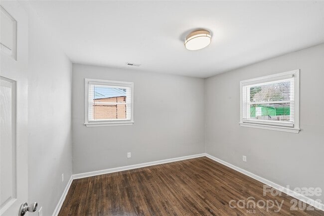 Building Photo - 2521 Dora Dr