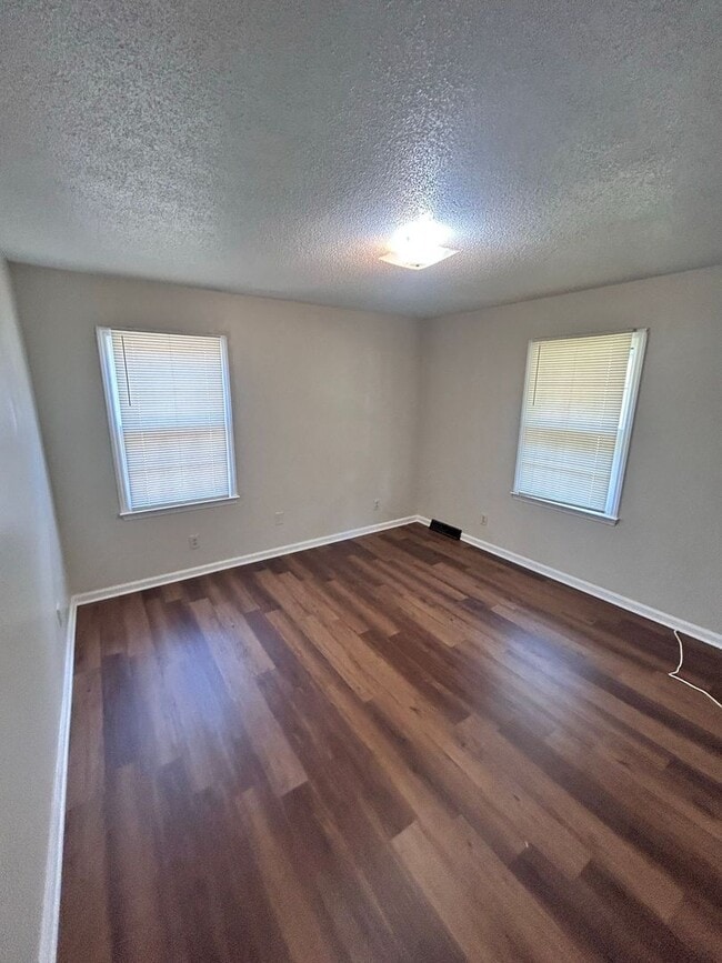 Building Photo - 480 Willowspring Ln