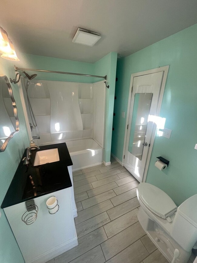 Building Photo - Large 2 Bedroom with Basement!