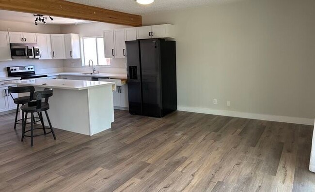 Building Photo - 3813 El Conlon Ave