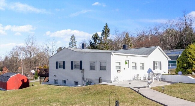 Building Photo - 723 Lee St