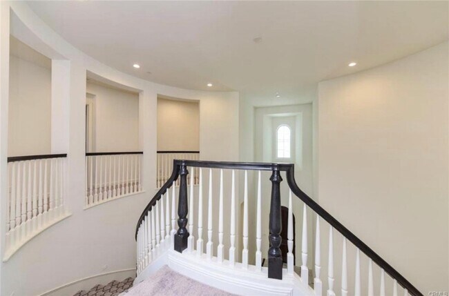 Building Photo - 105 Spacial