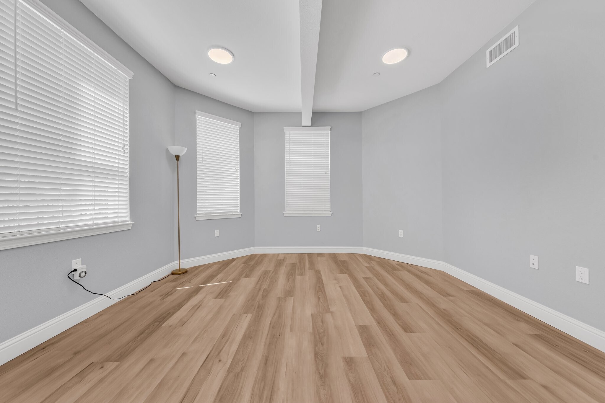 Building Photo - 2020 Dwight Way