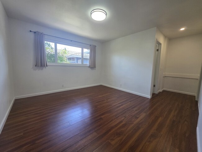 Building Photo - 3360 Los Prados St