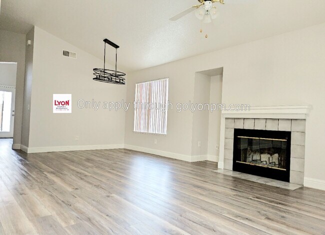 Building Photo - Cute and Cozy Home in Antelope!!!