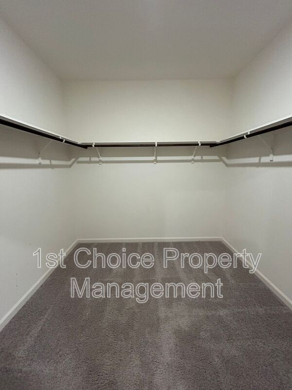 Building Photo - 8229 Pitchfork Dr