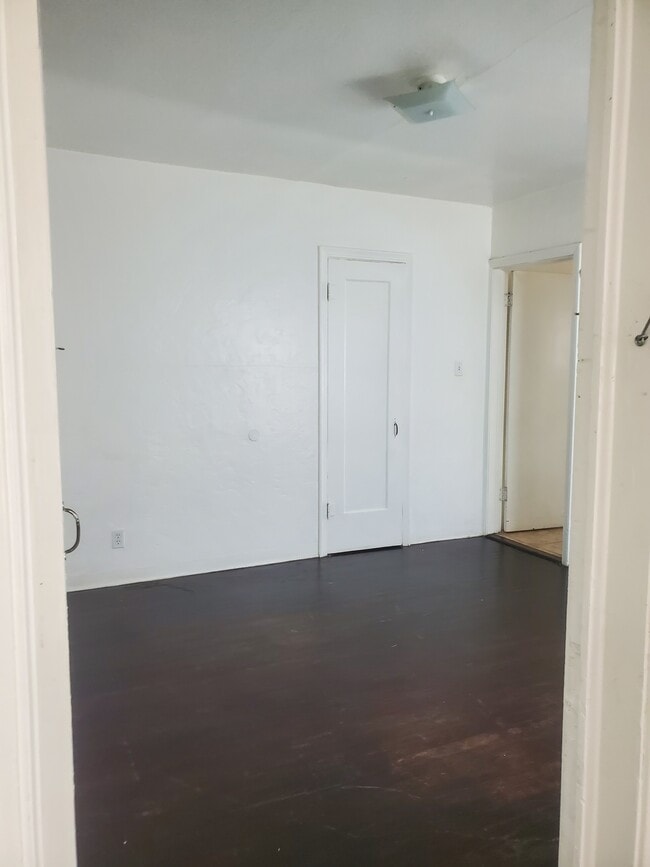 Building Photo - 1206 S Giddings St