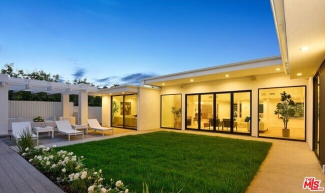 Building Photo - 5216 Los Adornos Way