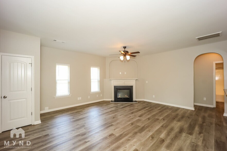 Building Photo - 61 Matador Way