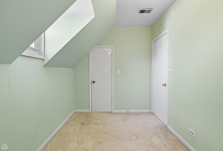 Building Photo - 3709 W Potomac Ave