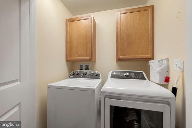 Building Photo - 710 E Howell Ave