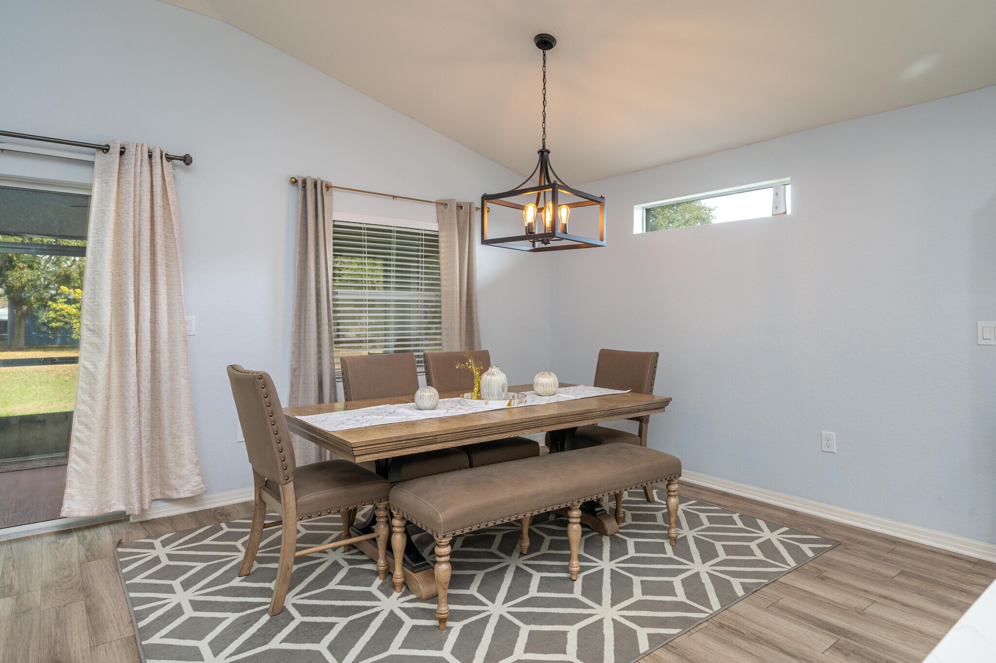 Building Photo - 501 Interlock St