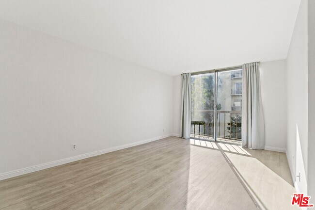 Building Photo - 10747 Wilshire Blvd