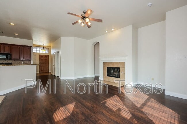 Building Photo - 6004 Lakecrest Dr