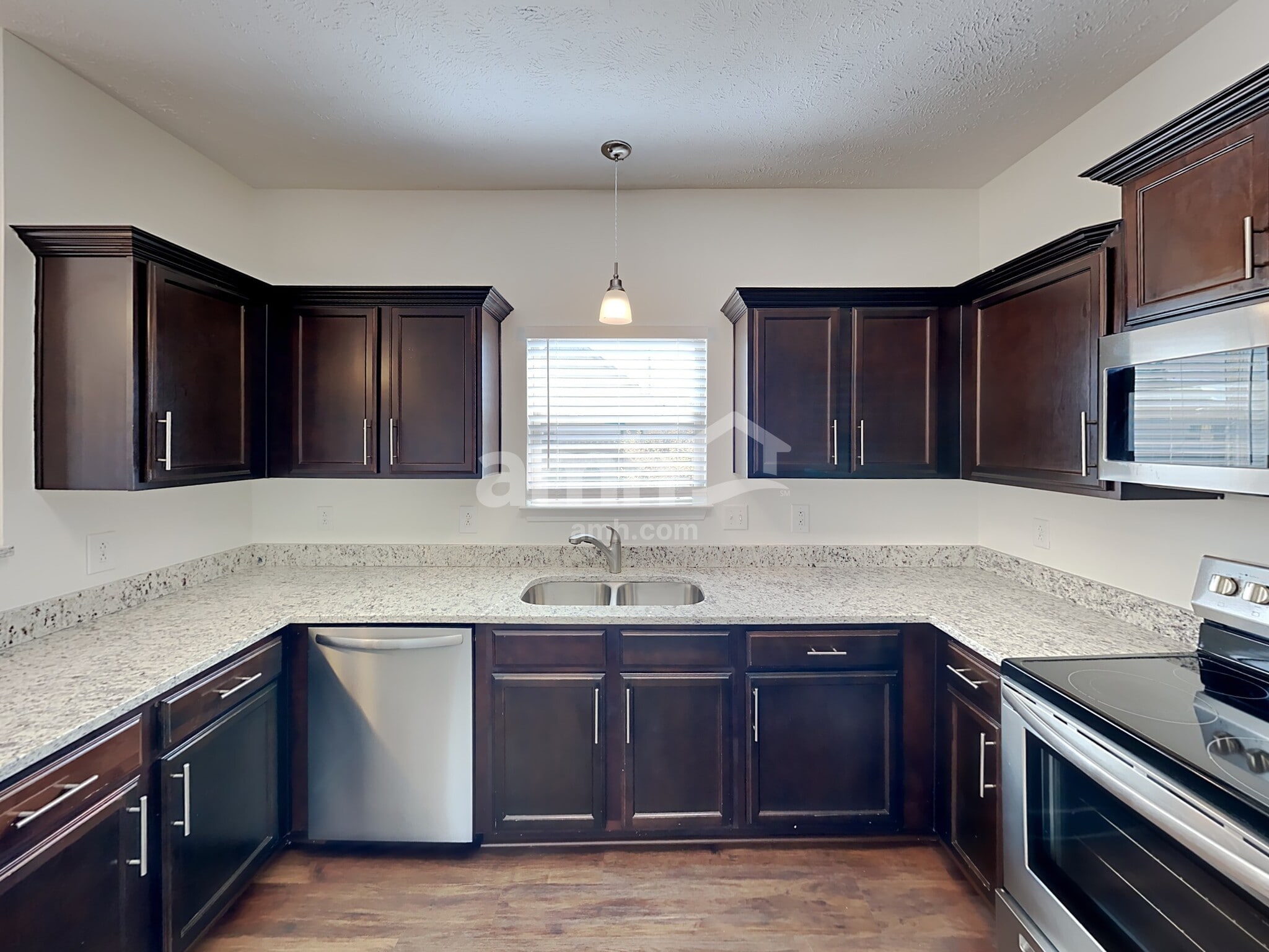 Building Photo - 1133 Halverson Dr