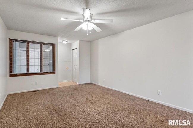 Building Photo - 3 Sundowner Ln