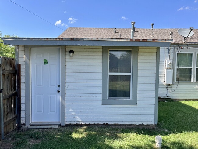 Building Photo - 2611 31st St