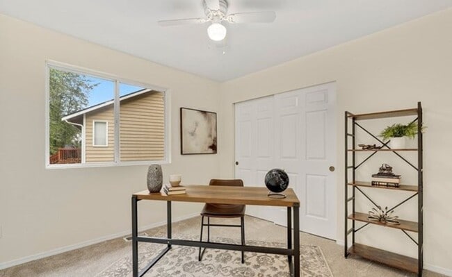 Building Photo - Spacious and Bright Home with 3 Bed and 2.5 Bath