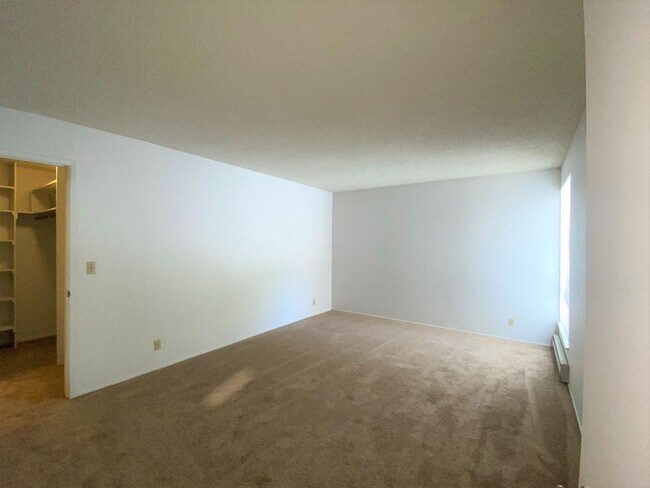 Building Photo - $500 MOVE IN SPECIAL!! One Bedroom Condo A...
