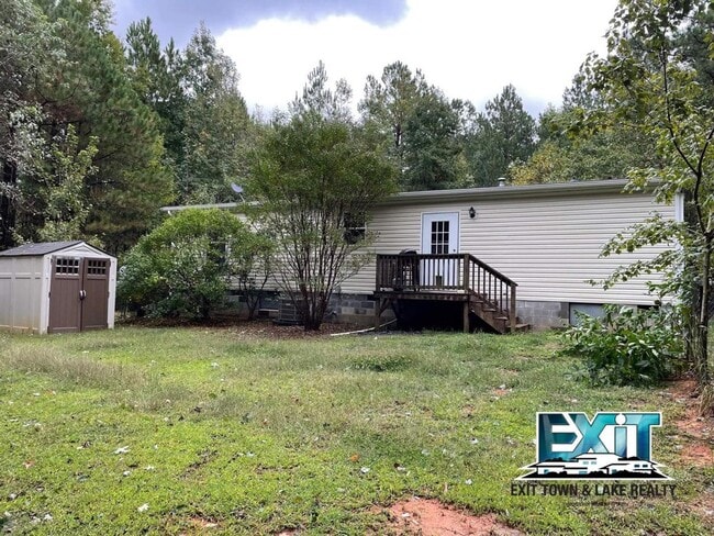 Building Photo - Private and secluded ranch in lakefront subdivision!
