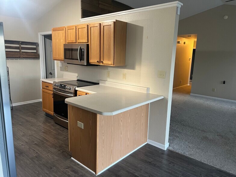 Kitchen - 227 Lakemoore St