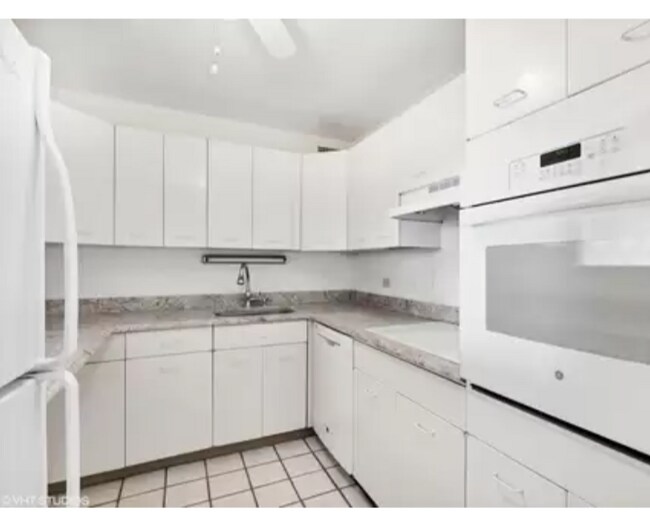 Kitchen - 4800 S Chicago Beach Dr
