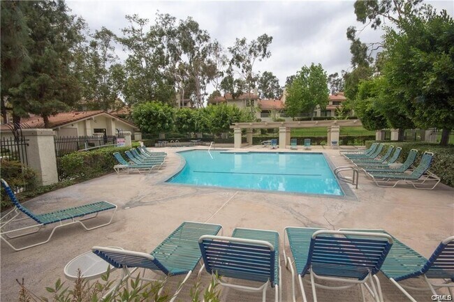 Building Photo - 928 Whitewater Dr