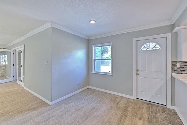 Building Photo - 4711 W San Rafael St