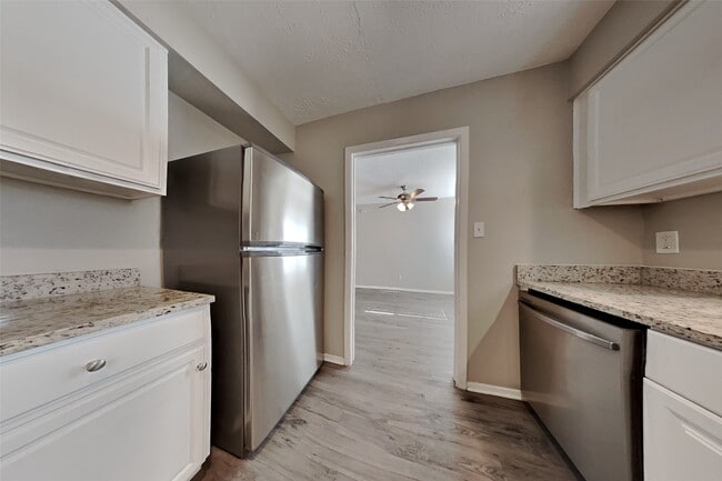 Building Photo - 14203 Cornelia Dr