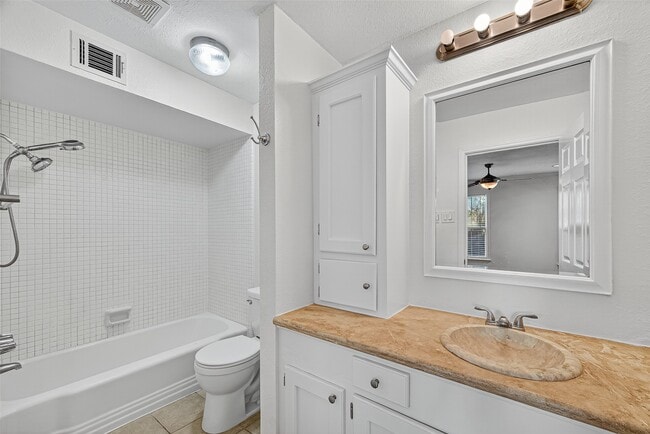 Building Photo - 2706 Mason St