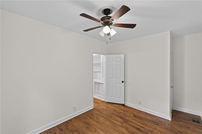 Building Photo - 1801 Evans Dr SW