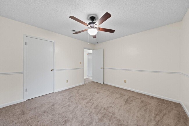 Building Photo - 122 Beach Dr