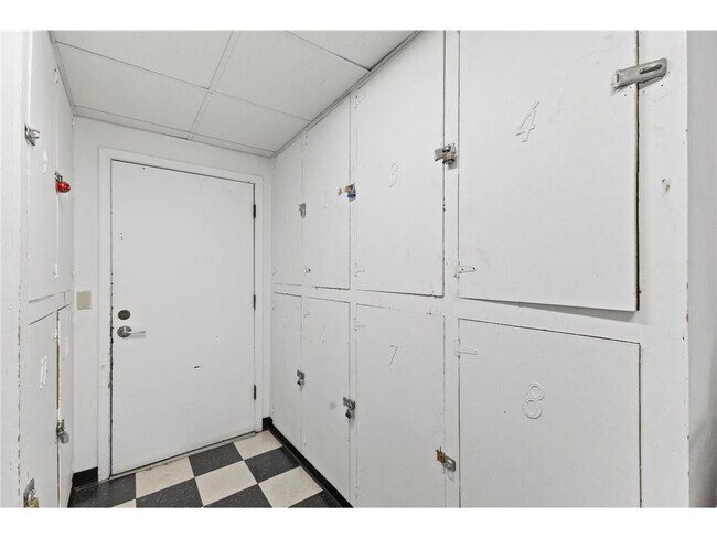 Building Photo - 520 Ridgewood Ave