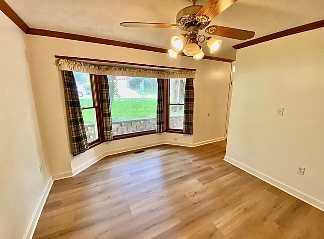 Building Photo - 15723 Edgewood Dr