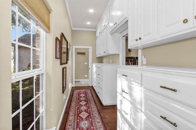 Building Photo - 1502 Wimbledon Dr