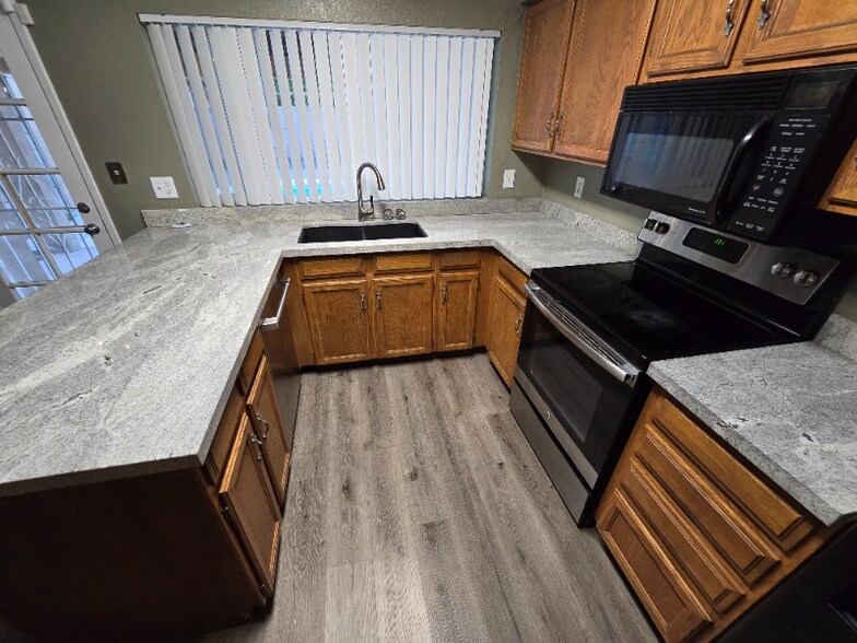 Building Photo - 3420 W Campo Bello Dr