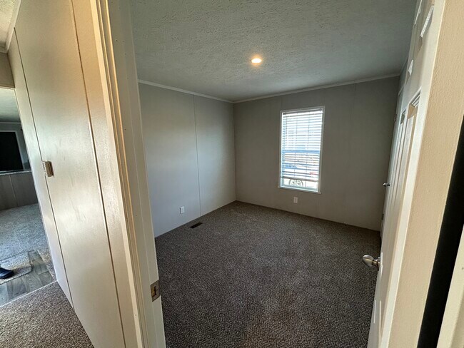 Building Photo - 648 Oregon St