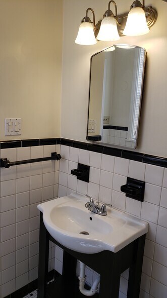 Building Photo - 164 Pope St