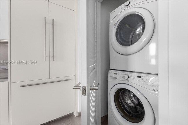 Building Photo - 68 SE 6th St