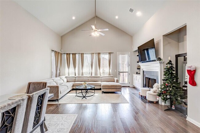 Building Photo - 722 Kingston Pl