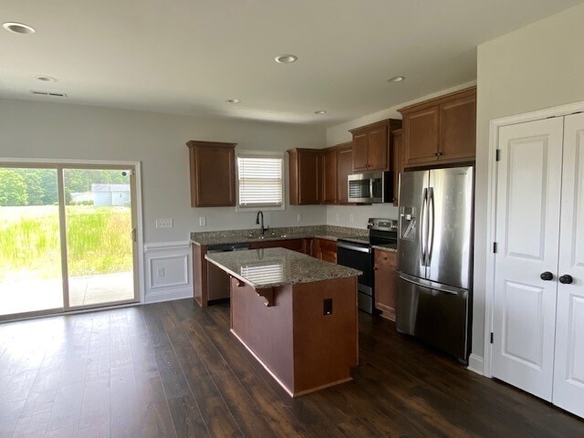Building Photo - 3 Bedroom 2.5 bath House