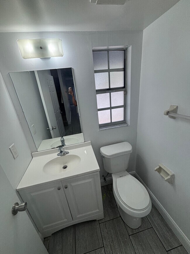 Building Photo - 4825 Lighthouse Cir