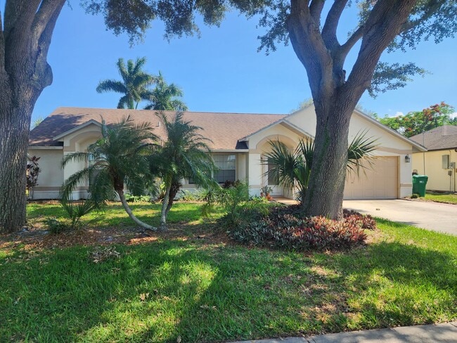 Building Photo - 2153 Royal Poinciana Blvd