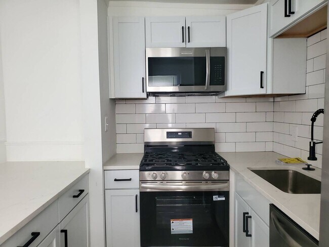 Building Photo - 13407 Puritas Ave