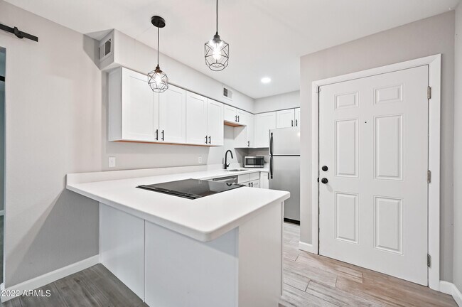 Building Photo - 3131 W Cochise Dr