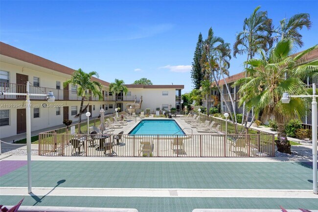 Building Photo - 415 NE 2nd St