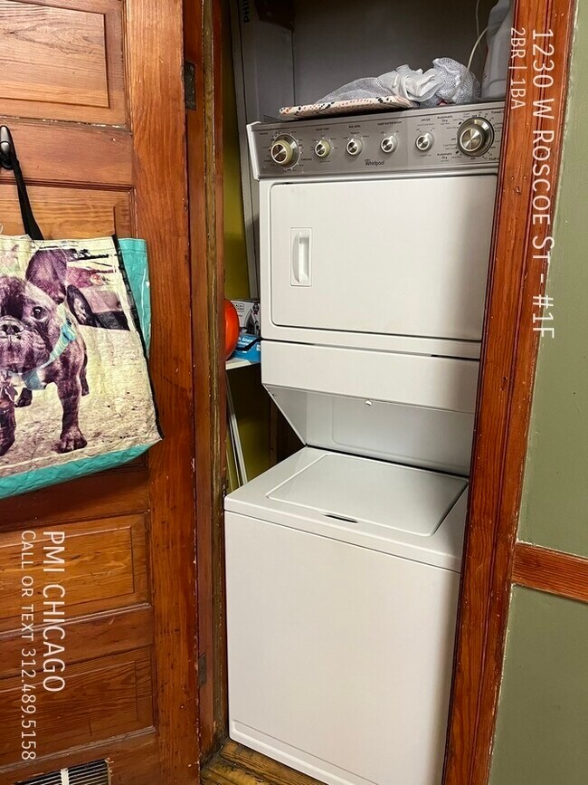 Building Photo - 1230 W Roscoe St