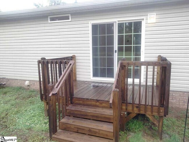 Building Photo - 5 Charles St