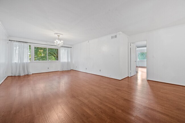 Building Photo - 642 S Ripple Creek Dr