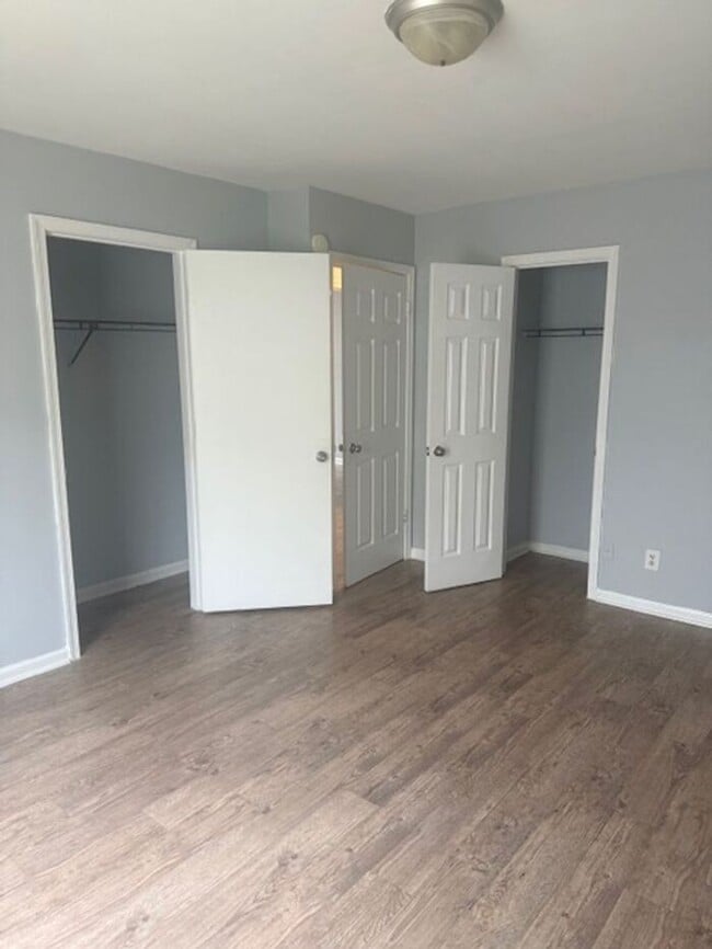 Building Photo - Three Bedroom Apartment in Norfolk